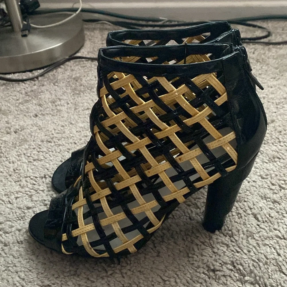 Authentic Chanel woven Cage open toe Bootie’s size 38.5 (8US) - Picture 10 of 17